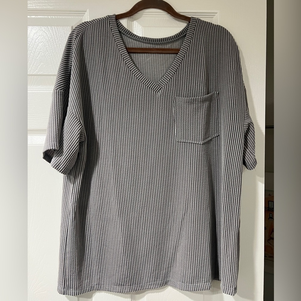 Gray Loose Pocket V Neck Shirt